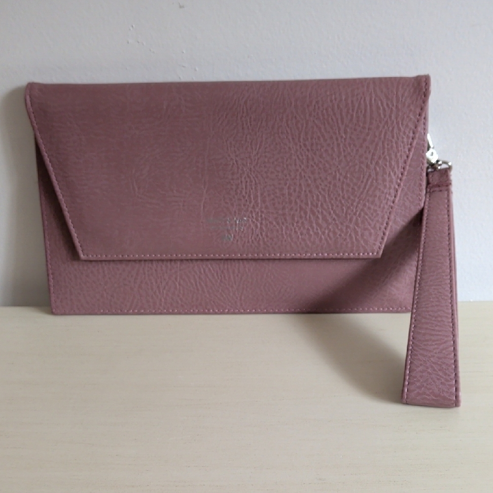 Matt & Nat Lavender Vegan Leather Wristlet Wallet Like New